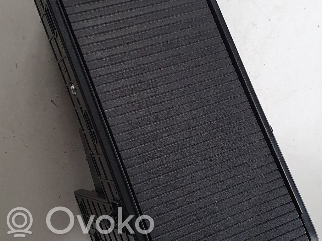 Mukiteline edessä   846033Z410