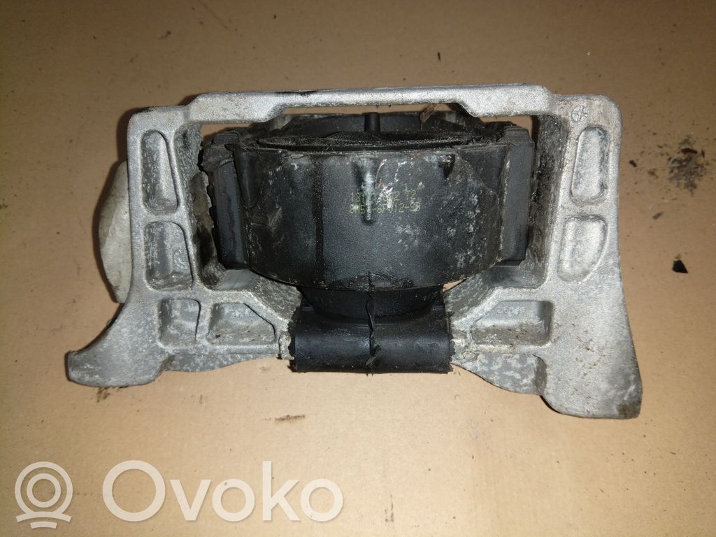 Dzinēja spilvens   326C84