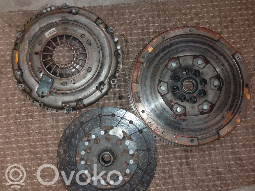 Kit d'embrayage   301018864R,123101516R,302059239R