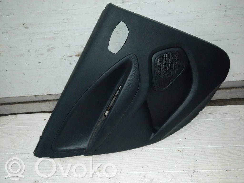 Apšuvums aizmugurējām durvīm   MP6840