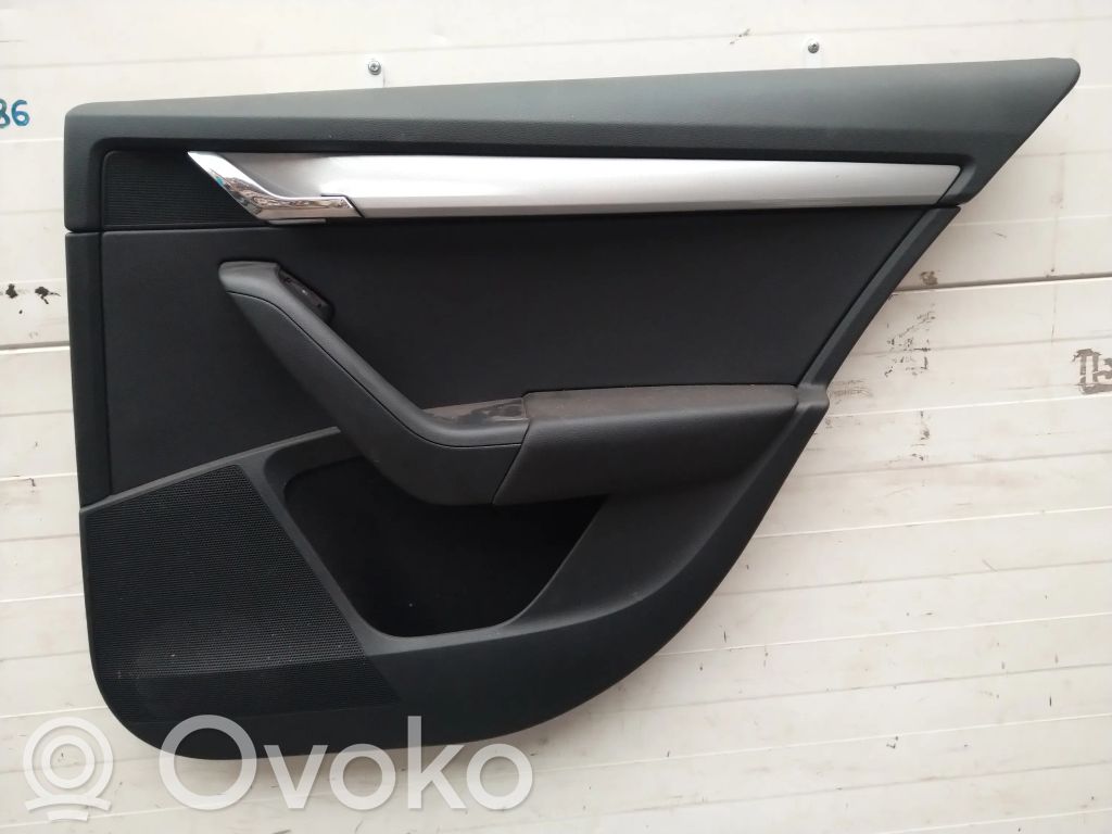 Skoda Octavia Mk3 (5E) Boczki / Poszycie drzwi tylnych 