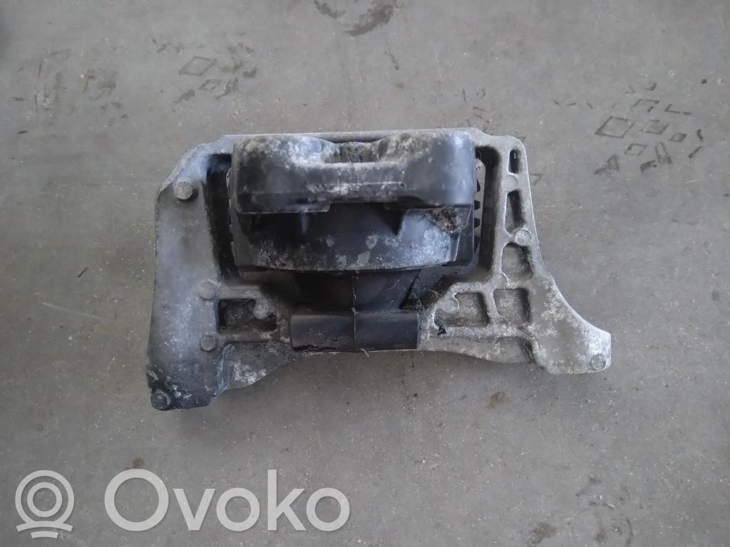 Dzinēja spilvens   7M516F012YB