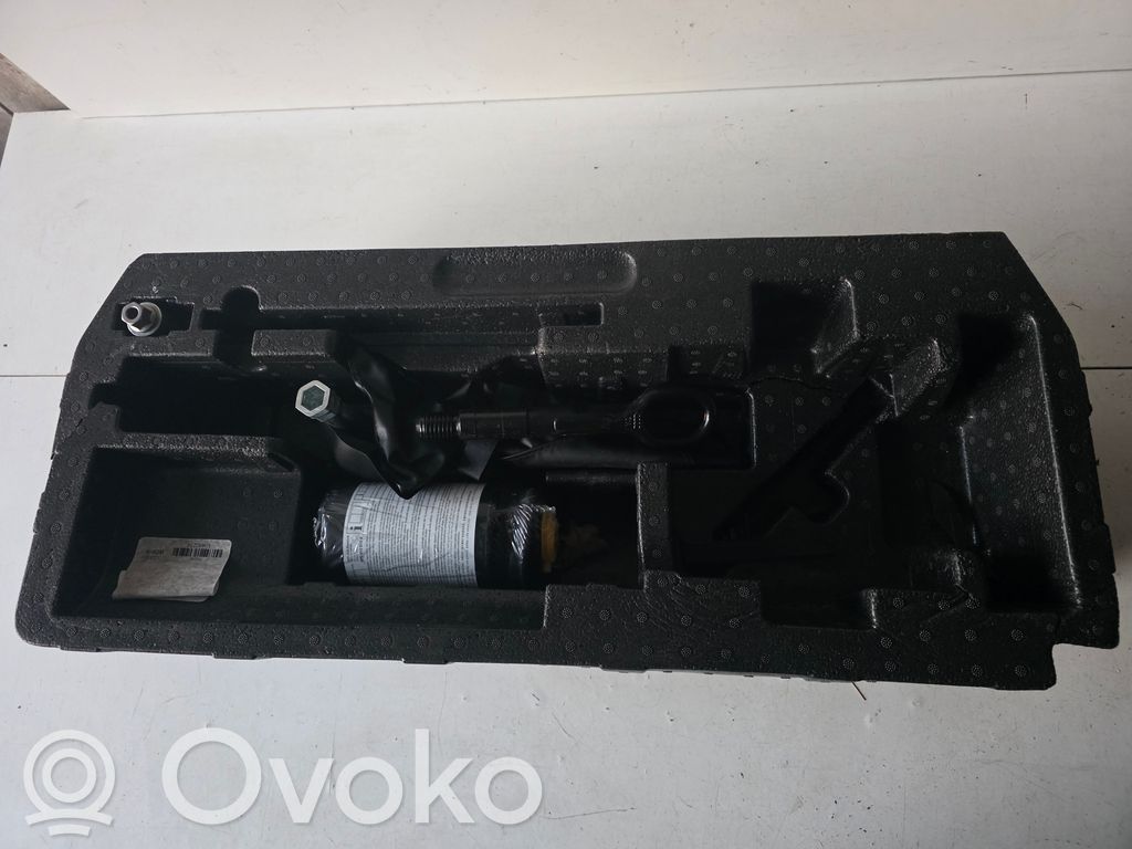 Audi e-tron Tool box 