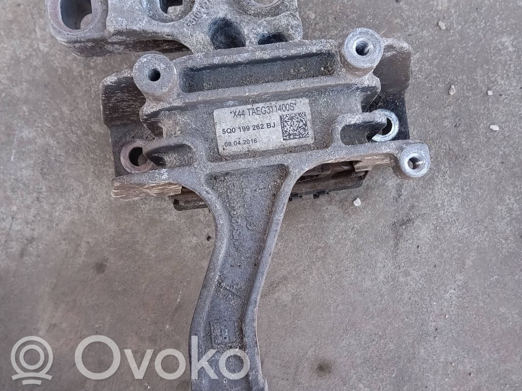 Audi A3 S3 8V Wspornik / Mocowanie silnika 