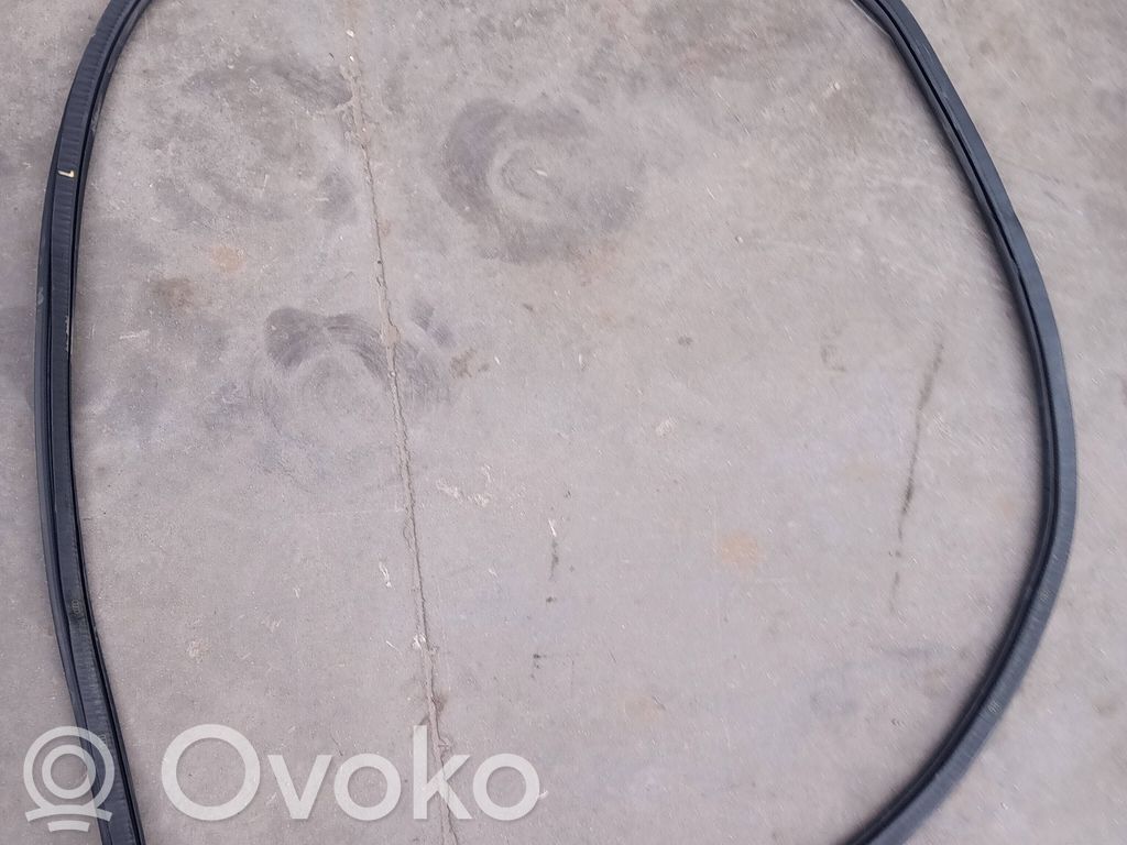 Audi A3 S3 8V Gumowa uszczelka drzwi przednich 