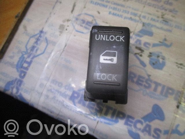 Nissan Micra Botón interruptor de bloqueo de puertas 