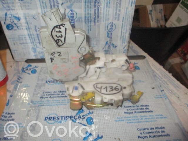 Nissan Primera Front door lock 
