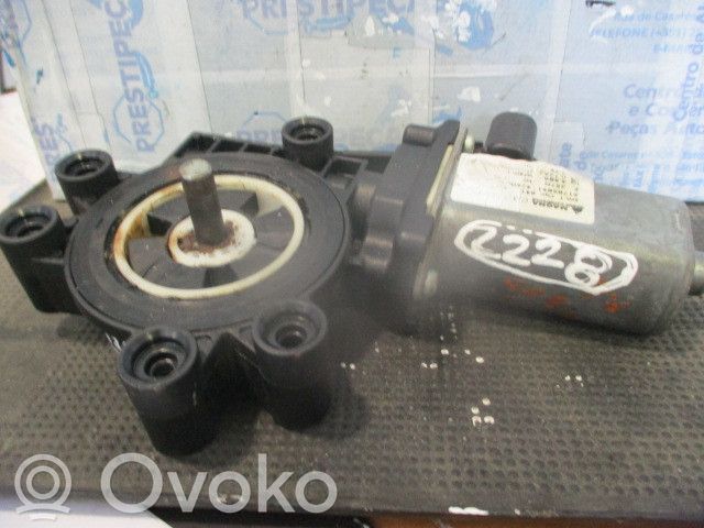Fiat 500 Silnik regulatora szyby drzwi przednich 