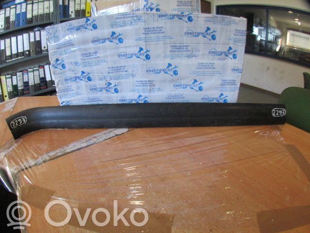 Listwa drzwi przednich   5147714676407