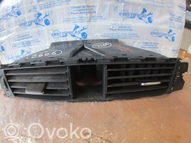 Grille d'aération centrale   642291304589,14482110
