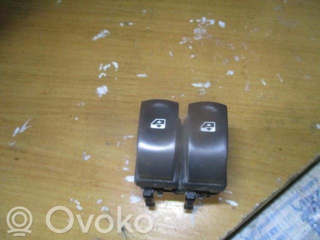 Renault Clio III Electric window control switch 