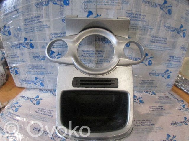 Ford Fiesta Rămă unitate radio/GPS 