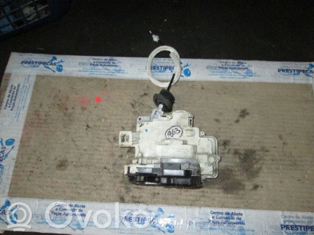 Priekšpusē slēdzene   4F2837015