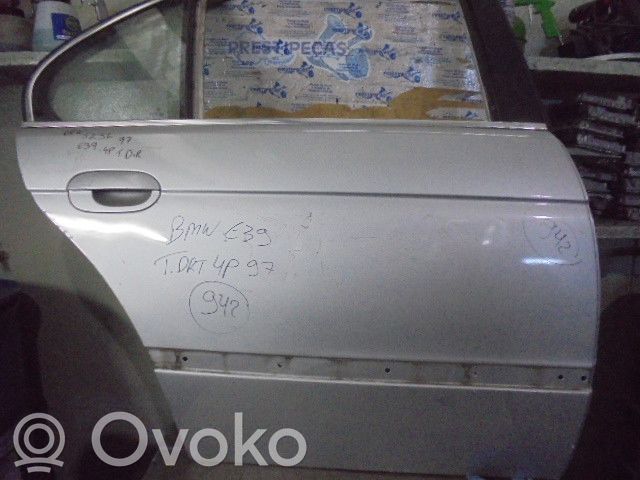 Aizmugurējās durvis   REF942