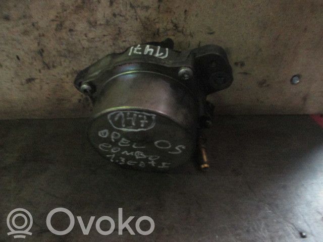 Opel Combo C Vacuum pump 