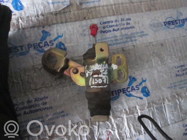 Toyota Corolla E90 Takaoven lukko 