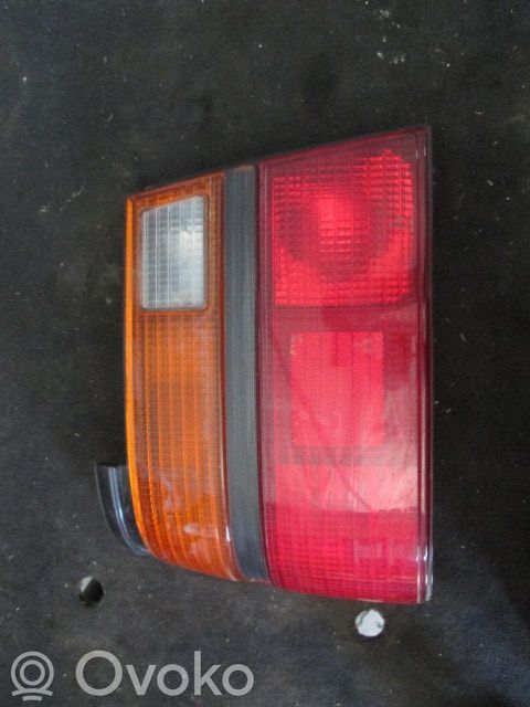 Aizmugurējais lukturis pārsegā   043,686L