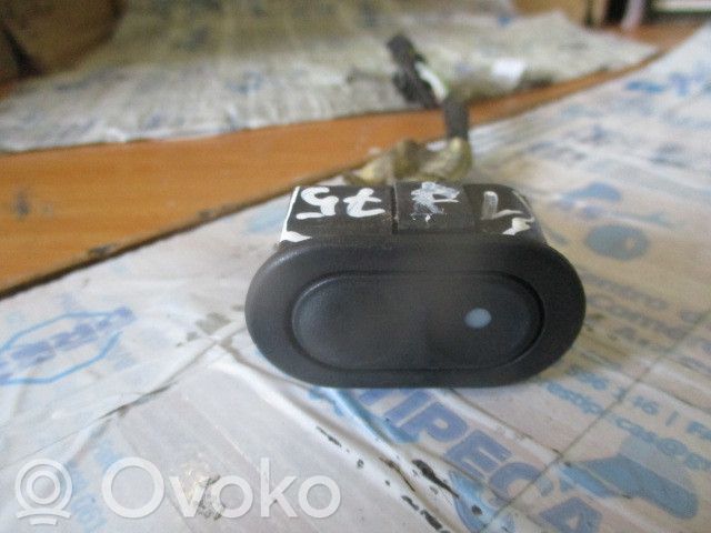 Electric window control switch   90318942