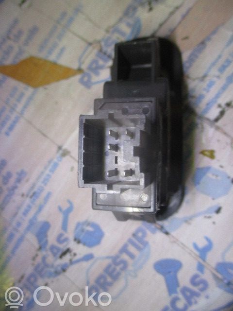 Interruptor del elevalunas eléctrico   MB793911