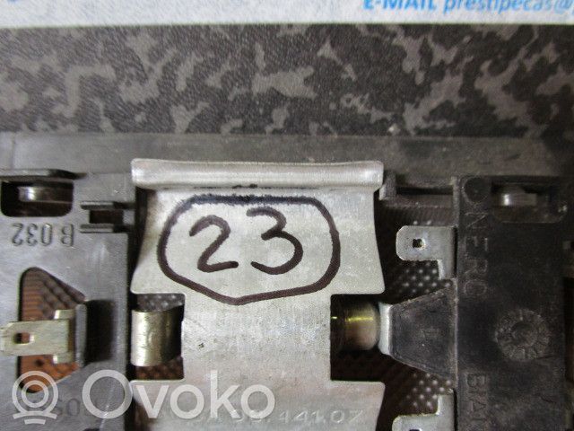 Headlining lighting console trim   0844102