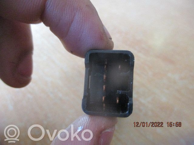 Air conditioning (A/C) switch   INTER3820,ARCONDICIONADO