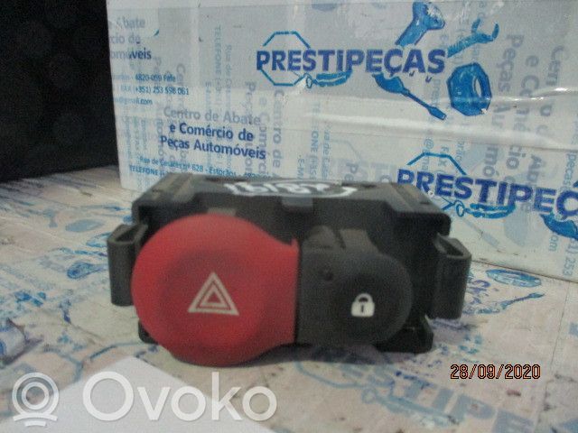 Renault Clio III Przycisk świateł awaryjnych 