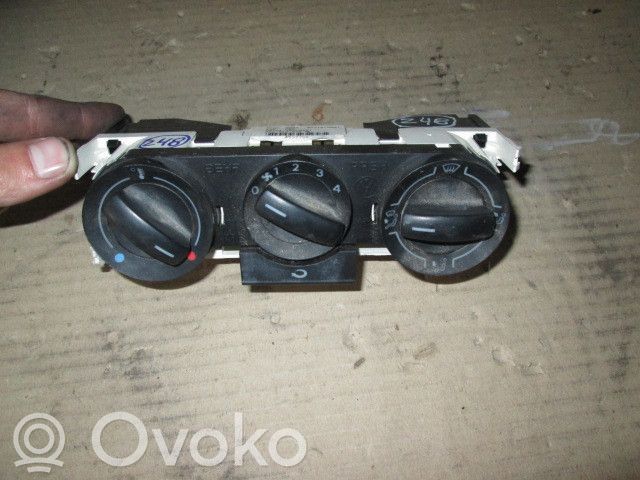 Volkswagen Polo IV 9N3 Panel klimatyzacji 
