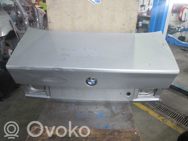 BMW 5 E34 Aizmugurējais pārsegs (bagāžnieks) 