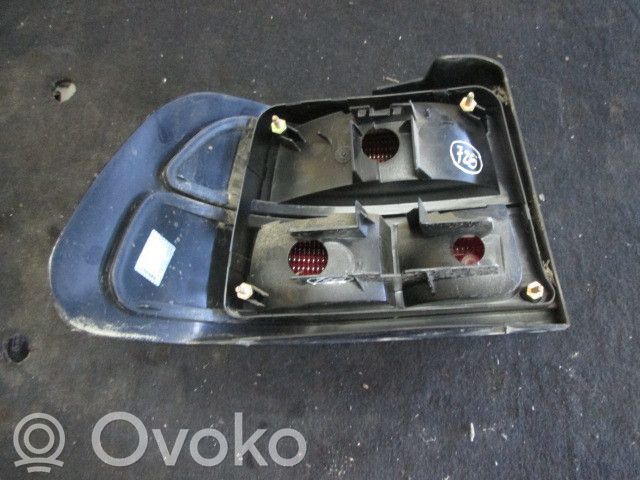 Rover Metro 111 - 114 90-98 Aizmugurējais lukturis virsbūvē 