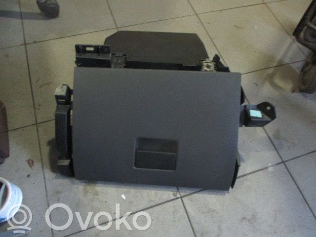 Ford Focus C-MAX Mantu nodalījums 