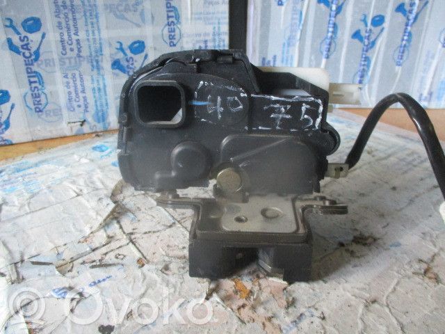 Takaluukun ulkopuolinen lukko   FEC4075