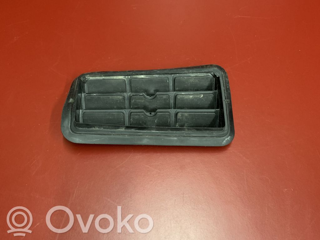 Chrysler Pacifica Kratka wentylacyjna pod zderzakiem tylnym 