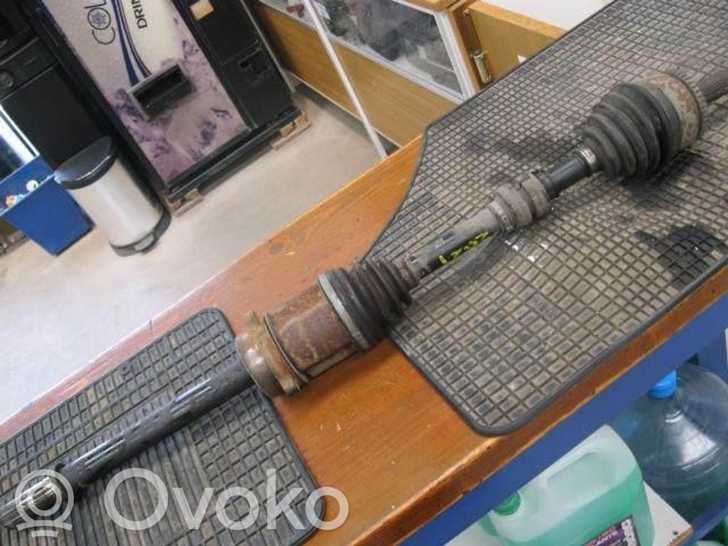 Nissan Almera N16 Priekinis pusašis 