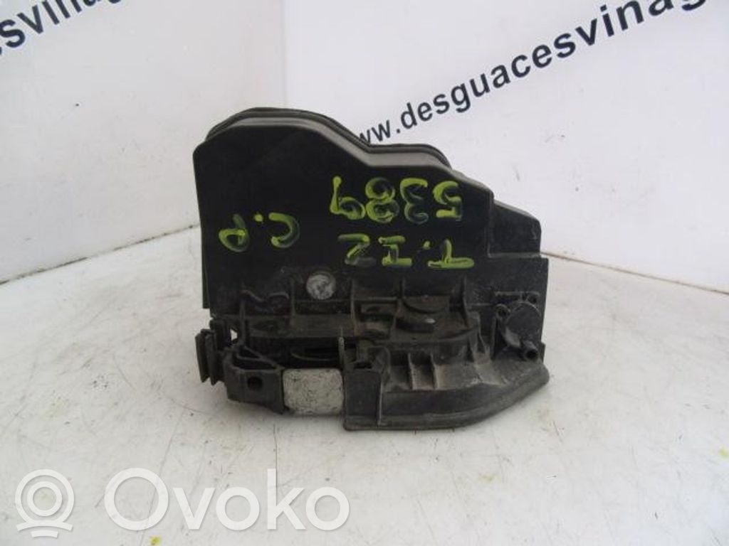 Rear door lock   7167075