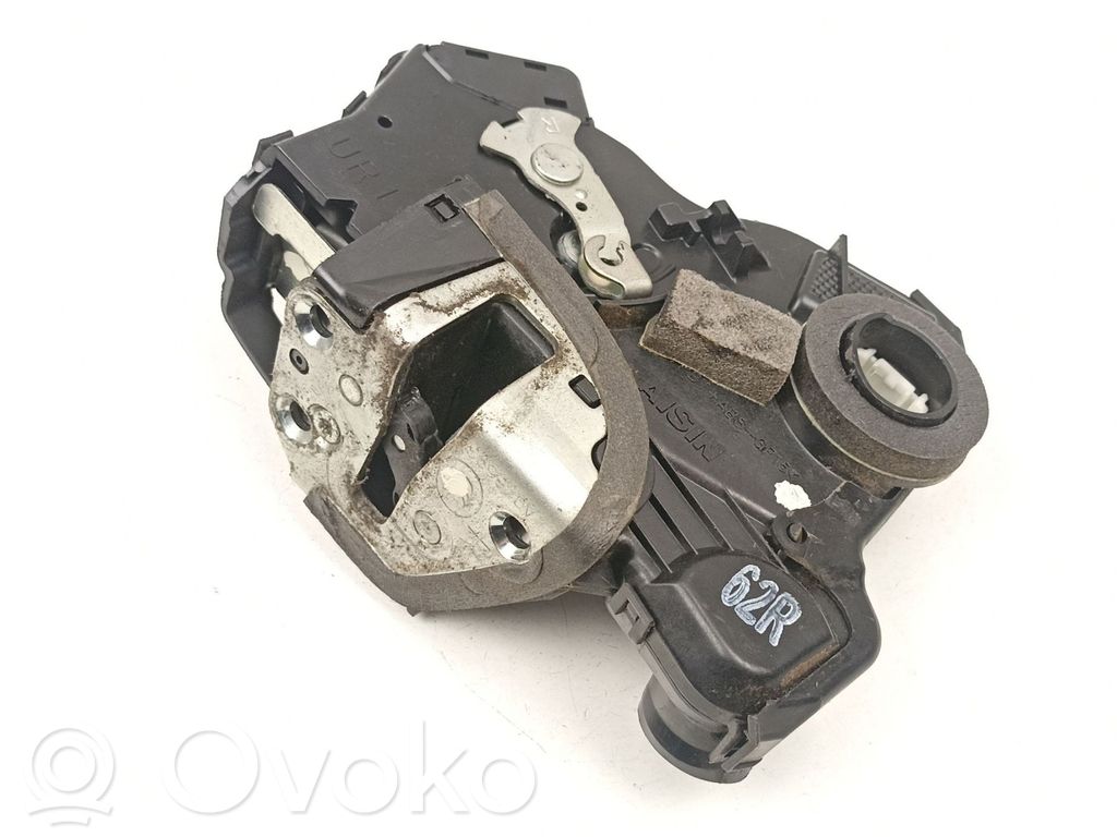 Priekšpusē slēdzene   6903002162