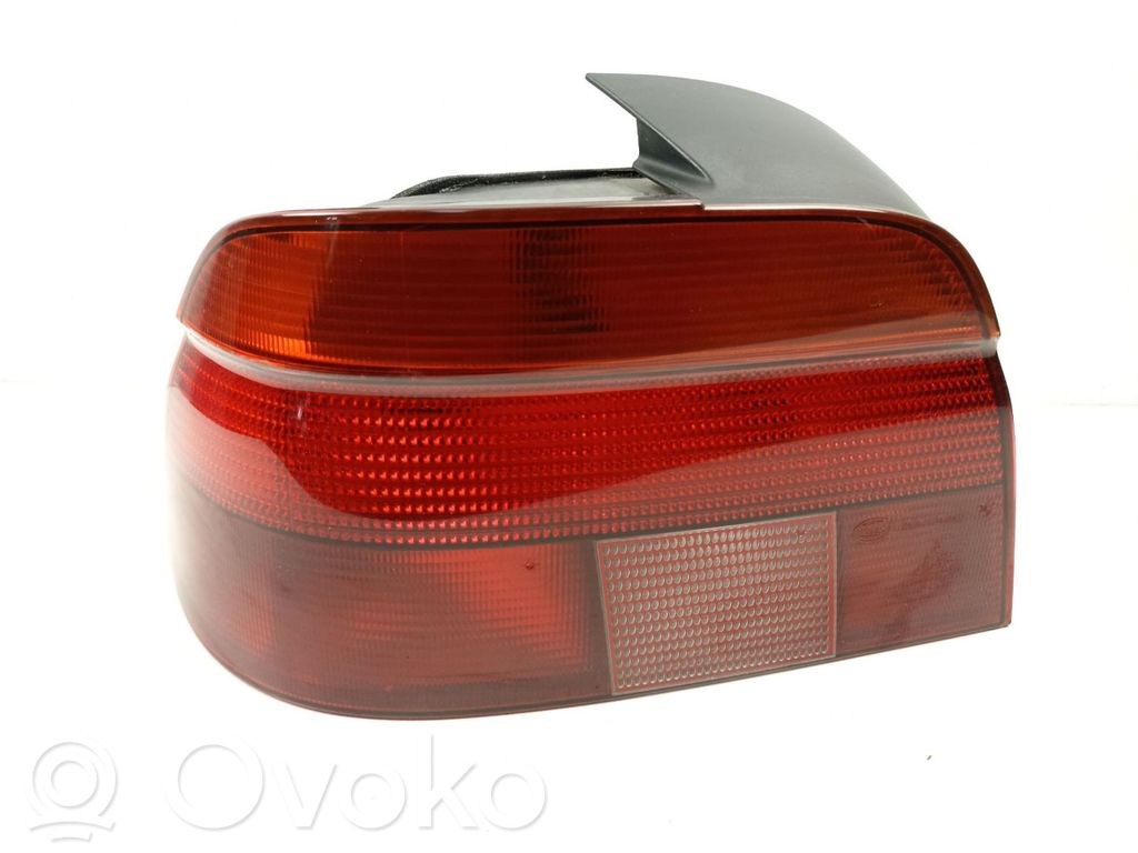 Rear/tail lights   8358031
