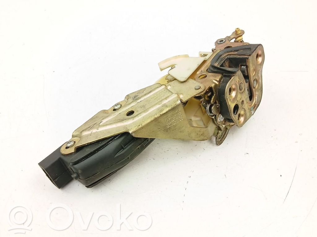 Opel Vectra A Front door lock 