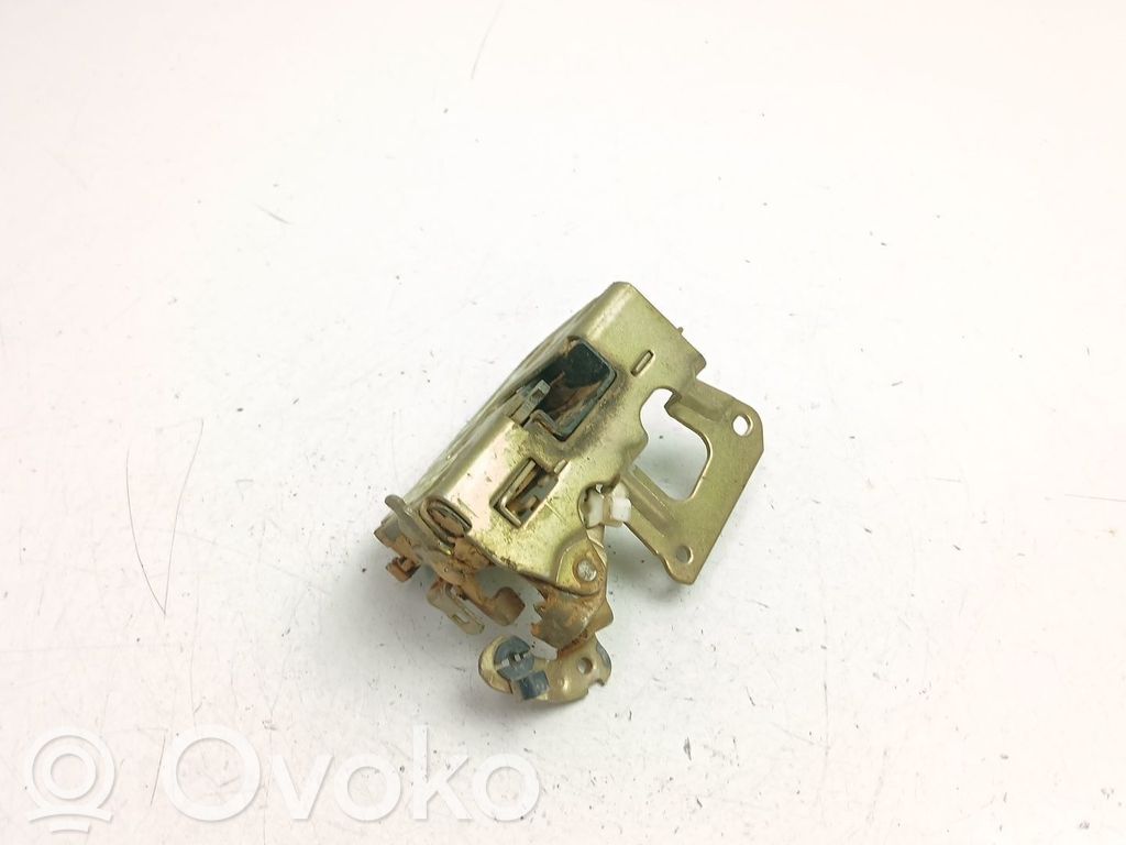 Renault Clio I Takaoven lukko 