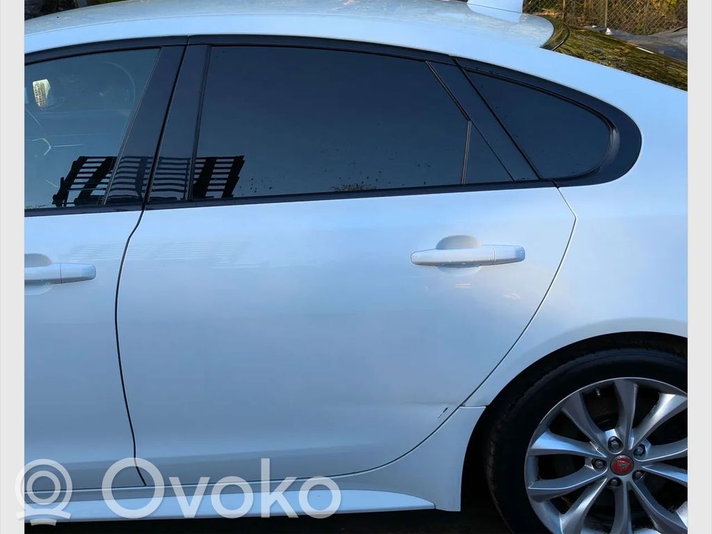 Jaguar XF Puerta trasera 