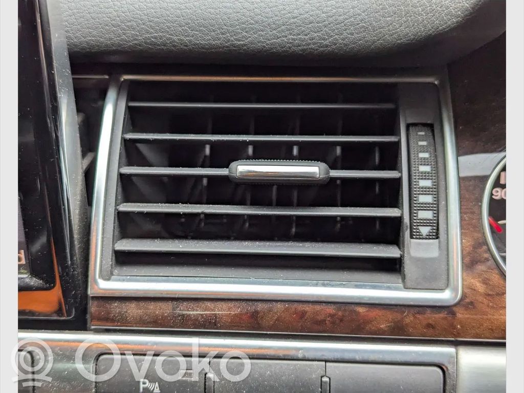 Audi A8 S8 D3 4E Dysze / Kratki środkowego nawiewu deski rozdzielczej 