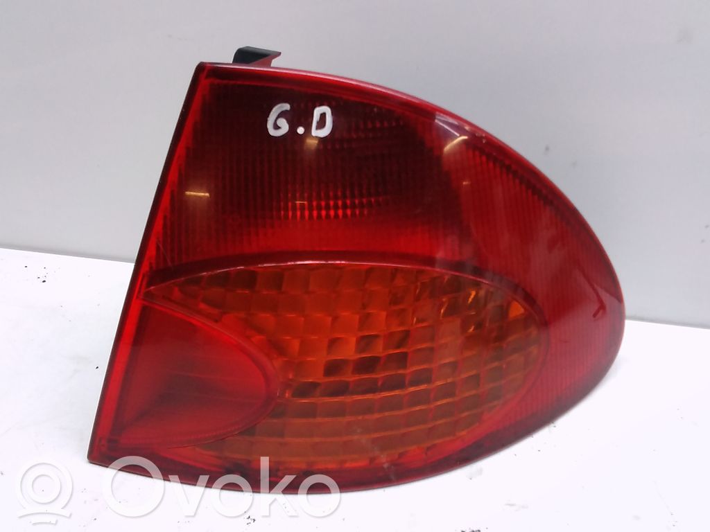 Toyota Avensis T220 Rear/tail lights 