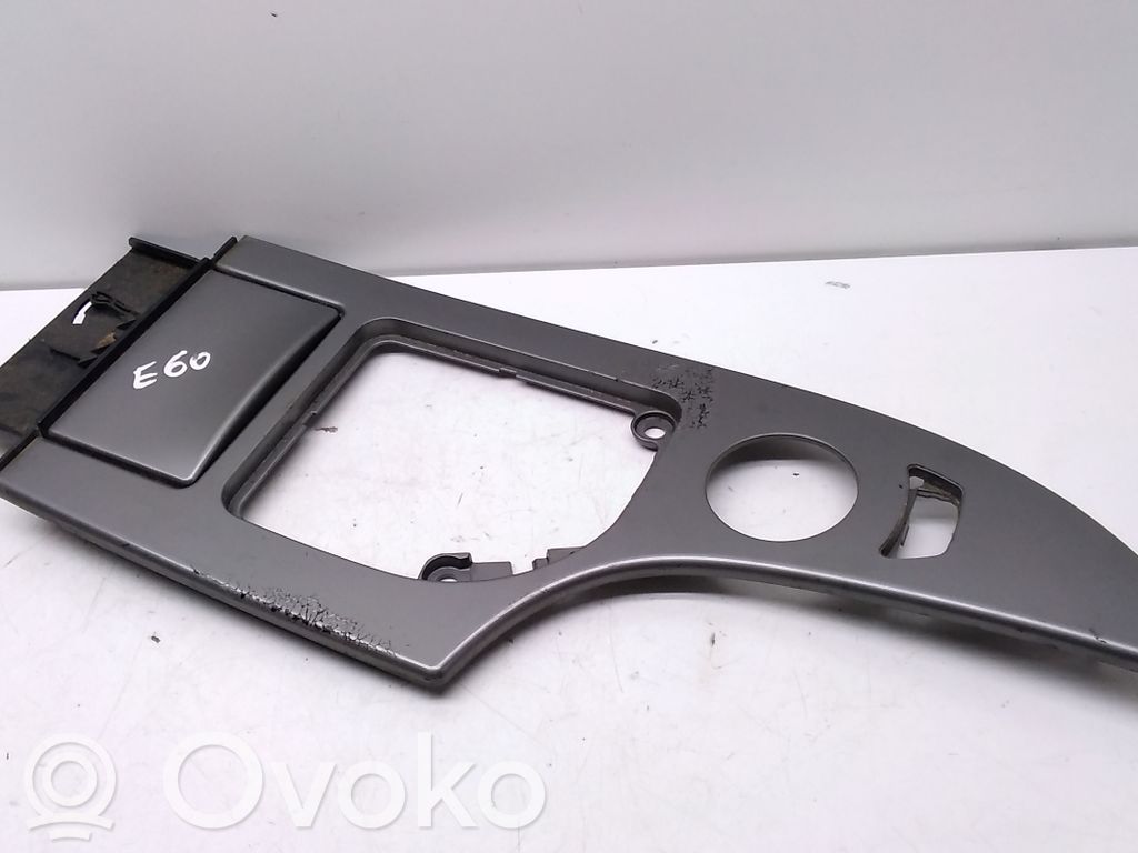 BMW 5 E60 E61 Pavarų perjungimo svirties apdaila (plastikinė) 