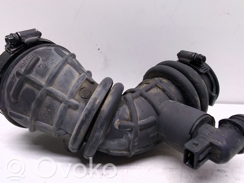 Chrysler Voyager Air intake hose/pipe 