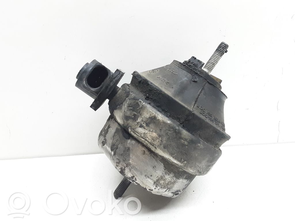 Audi A6 S6 C5 4B Engine mount bracket 