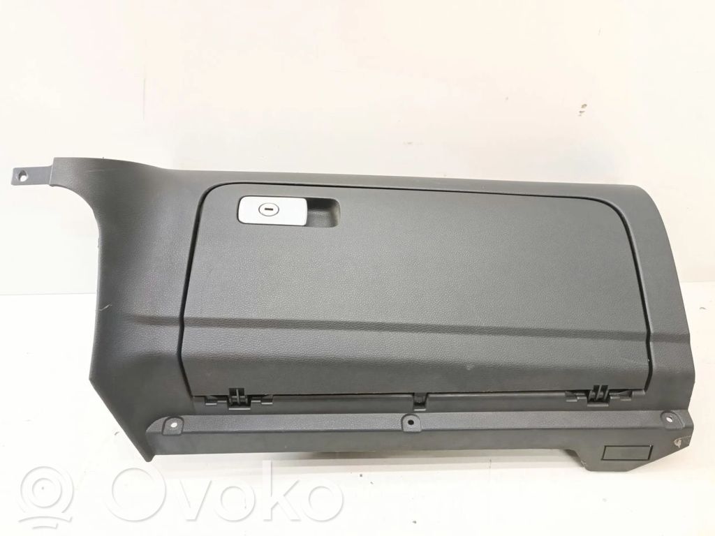 Volkswagen Golf V Daiktadėžės (bordačioko) komplektas 