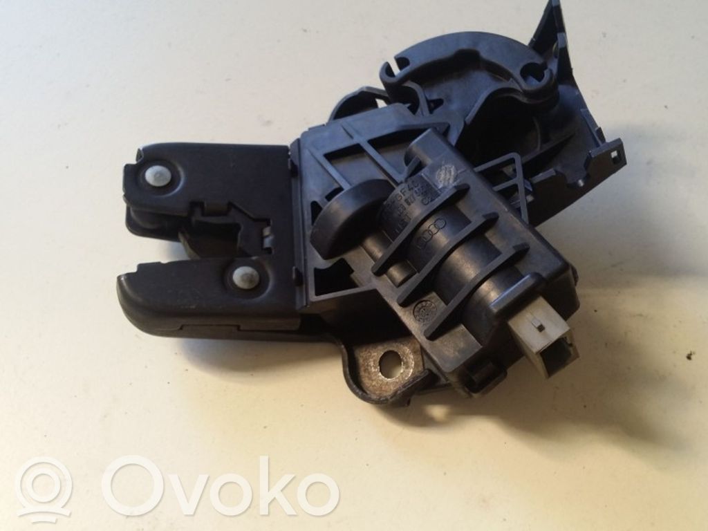 Volkswagen PASSAT B6 Tailgate/trunk/boot lock/catch/latch 