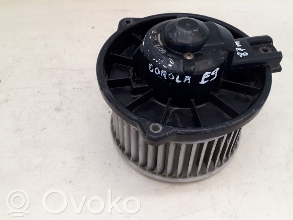 Toyota Corolla E90 Mazā radiatora ventilators 