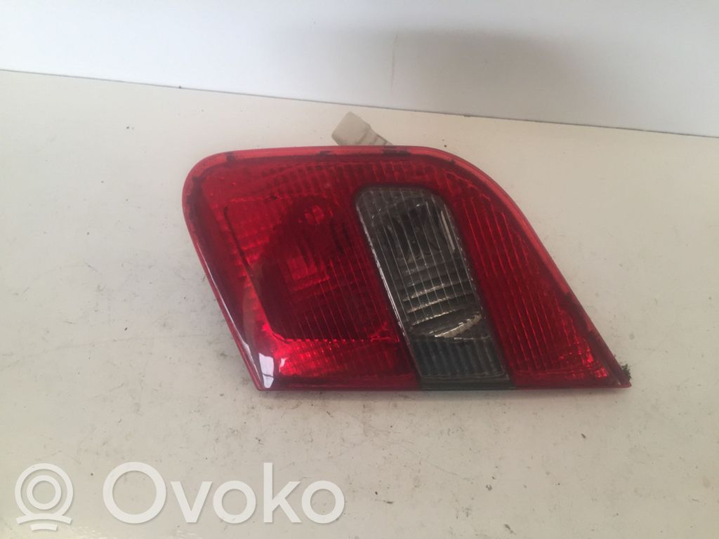 Mitsubishi Carisma Aizmugurējais lukturis pārsegā 