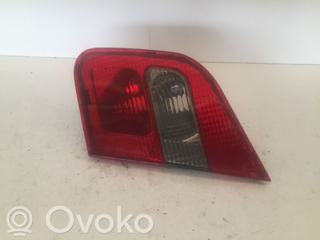 Mitsubishi Carisma Aizmugurējais lukturis pārsegā 