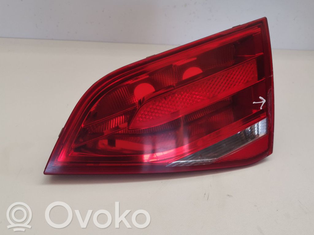 Audi A4 S4 B8 8K Aizmugurējais lukturis pārsegā 
